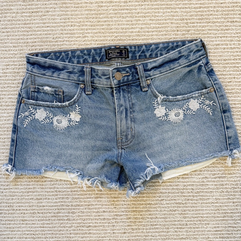 Abercrombie & Fitch Harper Low Rise Denim Short with White Embroidery 26/2R